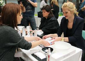 Japanese cosmetics makers hold event in Russia