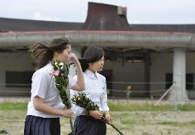 Kobe high schoolers visit tsunami-hit Ishinomaki school