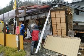 Quake-damaged house in northern Nagano demolished