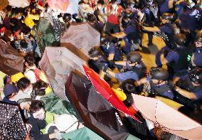 Police, pro-democracy protesters clash in HK