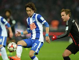 Hertha's Hosogai plays against Munich