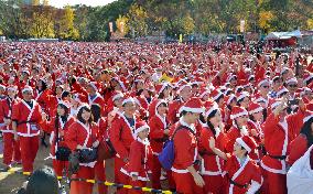 11,000 Santa Clauses gather in Osaka
