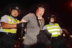H.K. demonstrators, police clash
