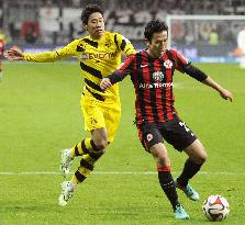 Hasebe, Kagawa clash in Bundesliga match