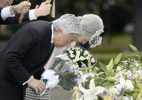 Emperor, empress at Peace Memorial Park in Hiroshima