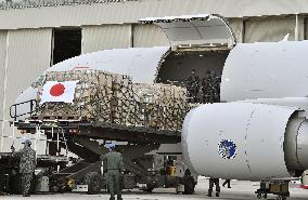 JSDF plane heads for W. Africa with 20,000 sets of Ebola gear