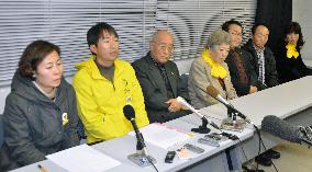 Bereaved parents of S. Korean ferry tragedy visit Japan