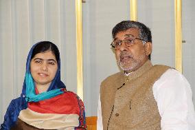 2 Nobel Peace Prize winners attend press conference