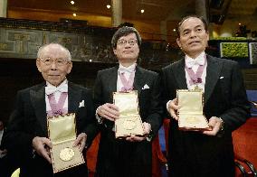 3 Japan-born Nobel laureates receive prize