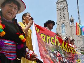 Thousands join "People's Climate March" in Lima