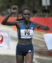 Kenyan woman wins 2014 Honolulu Marathon