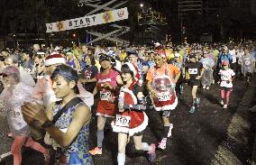 Runners start at 2014 Honolulu Marathon