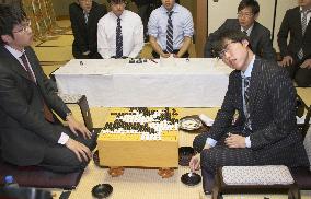Iyama upset by Murakawa, loses 'Oza' title in 'go' game