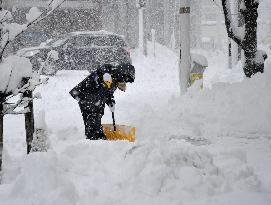 Heavy snow hits wide areas of Japan