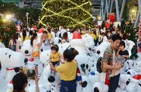 Snoopy dolls fill Bangkok mall in 'happiness' drive