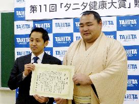 Sumo world gets health award for promoting calisthenics