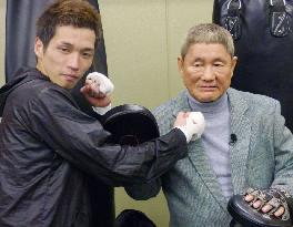 Beat Takeshi encourages boxer Amagasa