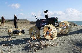 Japan's lunar explorer robot successfully runs on dunes