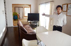 Realty agent opens share house for single mothers