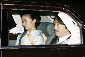 Prince Akishino, Princess Kako arrive for emperor's birthday dinner