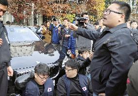 S. Korean protesters stop car carrying Japanese reporter