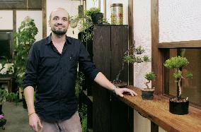 Charmed by bonsai, French man settles in producing town