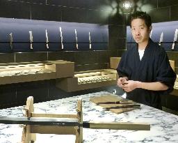 Japanese knife maker opens showroom for foreign buyers