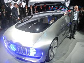 Benz unveils prototype smart car at trade show in U.S.