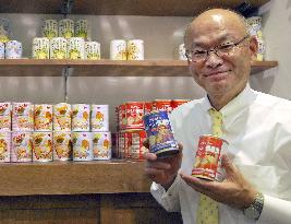 Baker shows off canned bread developed after 1995 quake
