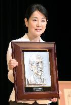 Actress Yoshinaga gets Tsubouchi Shoyo Award