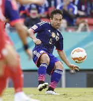 Japan's Nagatomo delivers cross in Asian Cup