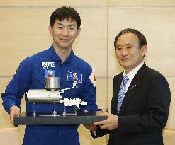 Japanese astronaut Yui meets top gov't spokesman