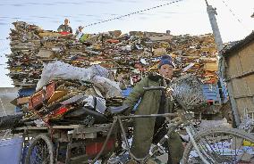 Beijing town lives on garbage