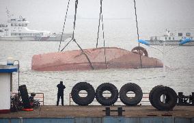 22 missing after tugboat sinks on China's Yangtze