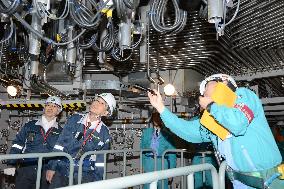 NRA head briefed on No.3 reactor at Shimane plant