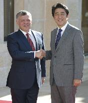 Japanese PM Abe talks with Jordanian King Abdullah