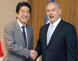 Japanese PM Abe holds talks with Israeli PM Netanyahu