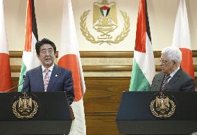 Abe seeks help from Abbas over hostage crisis