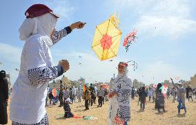 Kite-flying in Gaza to show solidarity with Japan