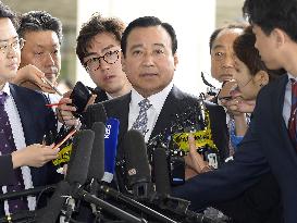 Former S. Korean premier summoned for questioning over bribe-taking