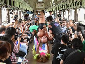 Japan's 1st-ever in-train wrestling