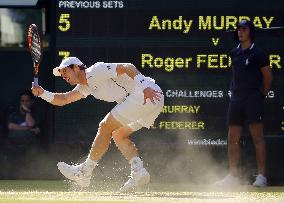 Murray defeated by Federer in Wimbledon semifinals