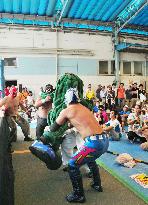 Wrestlers engage in out-of-ring brawl at wholesale market