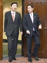 Japan, S. Korean foreign ministers meet with eye to summit talks