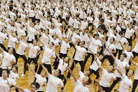 Guinness record set in Japan for most people twirling batons