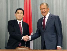 Japan, Russia agree to resume talks to move forward isles' row