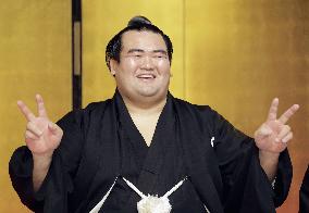 Sumo: Kotoshogiku becomes 1st Japanese-born champion in decade