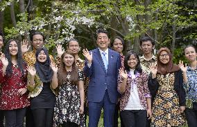 Japanese PM meets with Indonesian youth