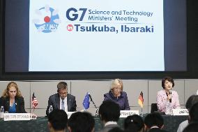 G-7 science chiefs pledge to encourage female researchers