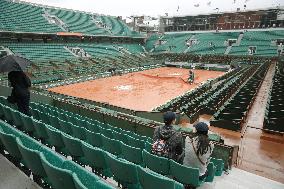 Rains washes out play at French Open